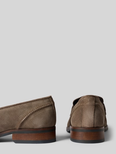 Productfoto, Loafers uit leer model 'Gerry' van PS Poelman in bruin, gladde zool, comfortmodel, maat 44 hakhoogte 3 cm, schachthoogte 7 cm, schachtbreedte 12 cm.