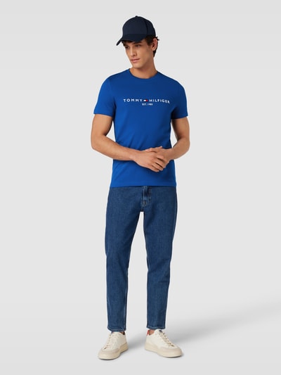 Tommy Hilfiger T-shirt z wyhaftowanym logo Królewski niebieski 1