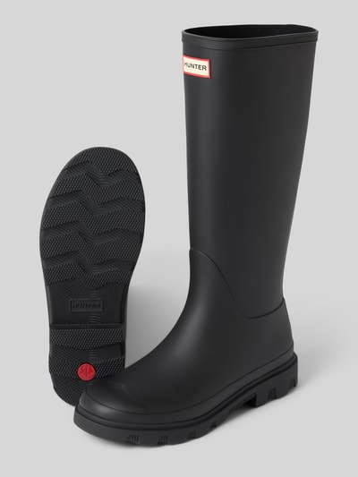 Produktfoto, Stiefel mit Logo-Detail von Hunter, czarny kolor, zaokrąglony krój, gładka faktura, profilowana podeszwa, wysokość obcasa 3 cm, wysokość cholewki 37 cm, szerokość w rozmiarze 40: 16 cm