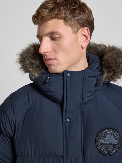 Superdry Kurtka pikowana z naszywką z logo model ‘Everest’ Ciemnoniebieski 3