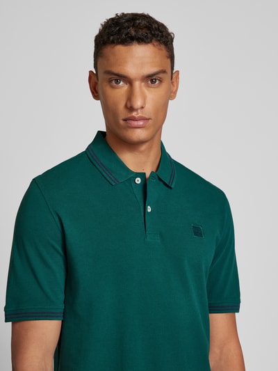 bugatti Poloshirt mit Kontrastbesatz Gruen 3