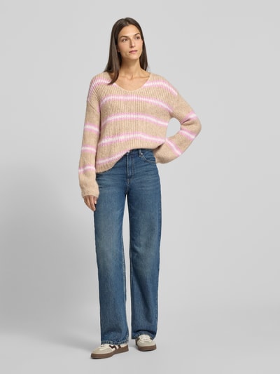 mbyM Sweter z dzianiny z okrągłym dekoltem model ‘Gatilin’ Mocnoróżowy 1