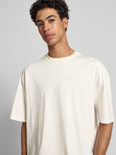 Pegador T-shirt o kroju oversized z wyhaftowanym logo Złamany biały 3