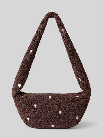 Produktfoto, Shoulder Bag in Teddy-Qualität von Studio Noos, dunkelbraun mit weißen Herz-Motiv-Stitchings, grobe Textur, Szerokość w rozmiarze 41 cm, długość 22 cm, głębokość 9 cm, długość paska 90 cm, główna komora z zamkiem, szeroki ramiączko, wewnętrzna kieszeń