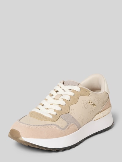 Produktfoto, Sneaker mit Logo-Applikation Modell 'Vinsa' von Guess in Beige mit abgerundeter Passform, Schnürverschluss und profilierter Sohle, Absatzhöhe 4 cm, Schafthöhe 9 cm, Schaftweite 8 cm
