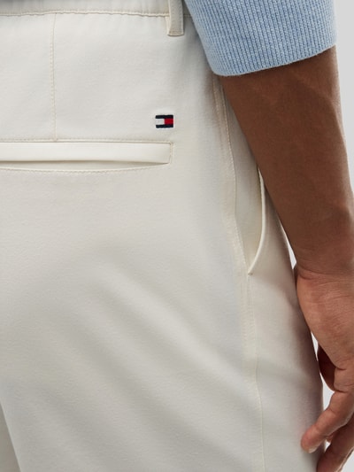 Tommy Hilfiger Regular Fit Chinoshorts mit Label Stitching Offwhite 3