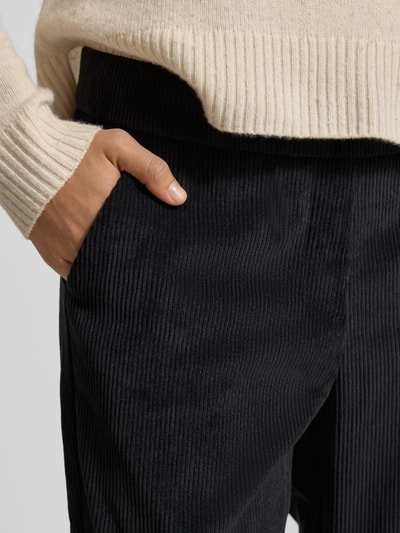 ZABAIONE Spodnie materiałowe o rozkloszowanym kroju z imitacji sztruksu model ‘Magdalene’ Czarny 3