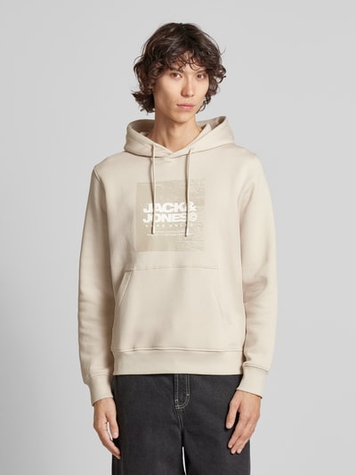 Jack & Jones Comfort Fit Hoodie aus Baumwoll-Mix mit gummiertem Print Modell 'AERO' Offwhite 4