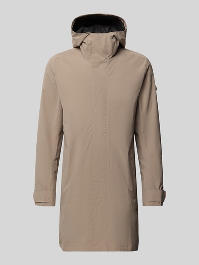 Produktfoto, Parka z kapturem i patkami przy mankietach, beżowa, prosta forma, gładka tekstura, Parka mit Ärmelriegeln Modell 'GEORGE' von Didriksons, krój regular fit, długość tyłu w rozmiarze M: 94 cm, szerokość ramion w rozmiarze M: 45 cm, szerokość klatki piersiowej w rozmiarze M: 55 cm, długość rękawów w rozmiarze M: 67 cm