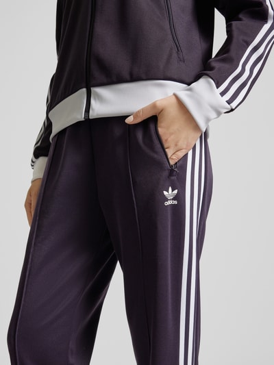 adidas Originals Regular Fit Sweatpants mit Label-Print Modell 'BECKENBAUER' Aubergine 3