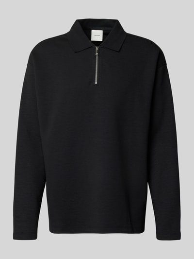 Produktfoto, Sweatshirt mit Polokragen und Reißverschluss von CK Calvin Klein, czarny kolor, strukturalny wzór, relaxed fit, materiał z domieszką modalu