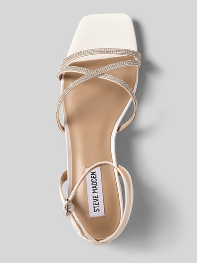 Produktfoto, Sandalette mit Ziersteinbesatz Modell 'Gabby' von Steve Madden, helle Farbe, abgerundete Spitze, Blockabsatz, Riemen, glatte Textur