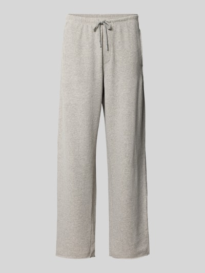 Produktfoto, Sweatpants mit Eingrifftaschen Modell 'NYZZOW' von American Vintage aus Baumwoll-Elasthan-Mix in Grau, Wide Leg, elastischer Bund mit Tunnelzug, Innenbeinlänge bei Größe M 78 cm, glatte Textur