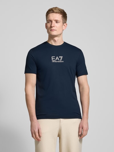 EA7 Emporio Armani T-Shirt mit Label-Print Dunkelblau 4