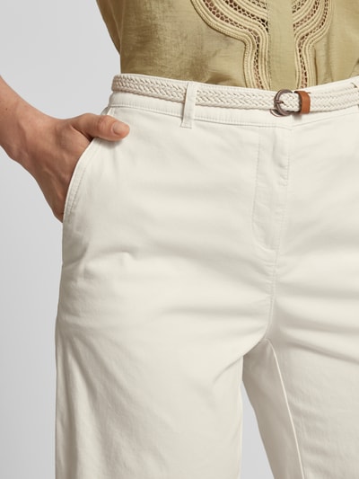 Christian Berg Woman Bermudas mit Gürtel und französischen Eingrifftaschen Offwhite 3