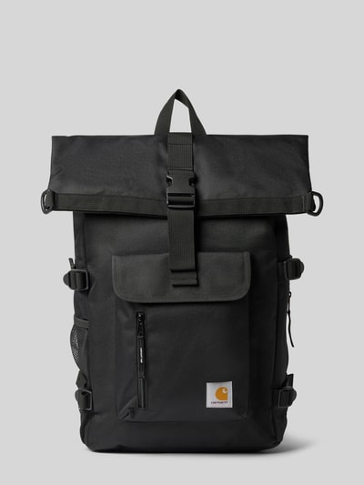 Productfoto, zwarte 'Rugzak met Logo-Patch Model 'PHILIS'' van Carhartt Work In Progress, hoofvak met overslag, verstelbare schouderband, logopatch, Breedte maat 1: 52 cm, Lengte maat 1: 52 cm, Diepte maat 1: 14 cm, bandlengte maat 1: 64 cm, gladde stof met fijne structuur