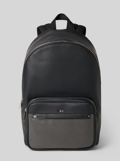 Produktfoto, Rucksack mit Label-Prägung Modell 'RAY' von BOSS, czarny, skórzany wygląd, jednolity, kieszeń frontowa z logo, zamki błyskawiczne