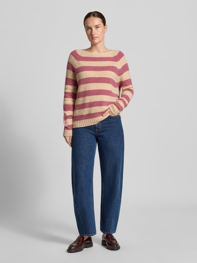 Vrouwenmodel draagt Regular Fit pullover uit alpacamix model 'GHIACCI' van Weekend Max Mara, beige-roze strepen, Dames pullover, volledig frontaal.