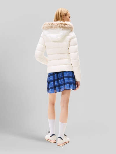 Tommy Jeans Regular Fit Daunenjacke mit Kunstfell Offwhite 5