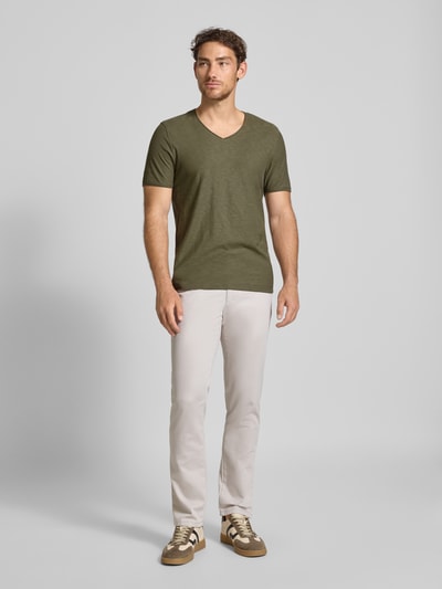 MCNEAL T-Shirt mit V-Ausschnitt Oliv 1