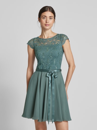 Swing Cocktailkleid mit Spitzenbesatz und Bindegürtel Schilf 4