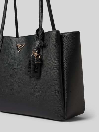Produktfoto, Tote Bag in Leder-Optik Modell 'Noelle' von GUESS, schwarzes Kunstleder, geteiltes Hauptfach, Logo-Detail, strukturierte Oberfläche