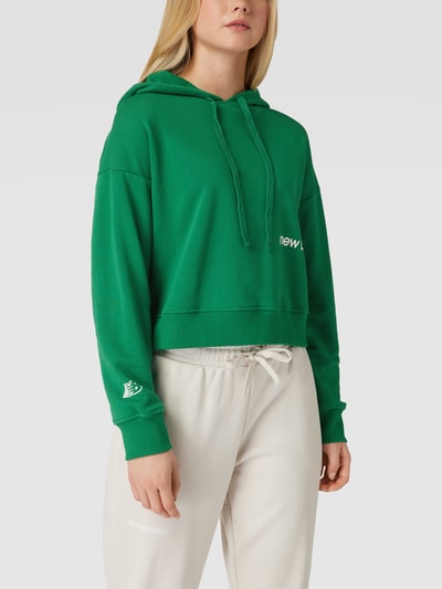 New Balance Cropped Hoodie mit Label-Detail Gruen 4