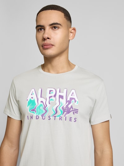 Alpha Industries T-Shirt mit Label-Print Modell 'Nebula' Hellgrau 3