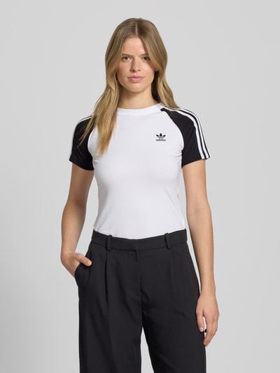 adidas Originals T-shirt z wyhaftowanym logo Biały 4