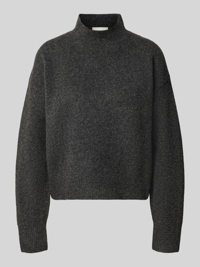 Produktfoto, Turtleneck-Pullover mit Woll-Anteil und Rundhalsausschnitt von Neo Noir, dunkelgrauer Strick, gerader Schnitt, gerippte Abschlüsse