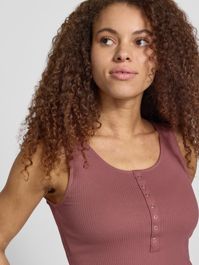ONLY Top typu tank o kroju slim fit z mieszanki bawełny model 'SIMPLE' Rdzawoczerwony 3