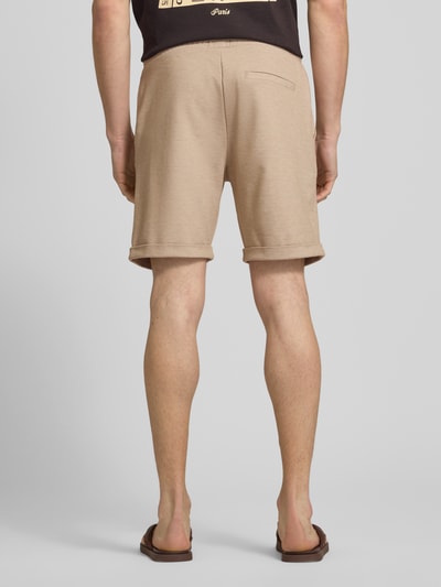 MCNEAL Sweatshorts mit elastischem Bund und Gesäßtasche Mud 5