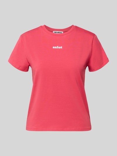 Produktfoto, T-Shirt mit Print und Rundhalsausschnitt von REVIEW in Pink, weißer Schriftzug, Baumwoll-Elasthan-Mix, Regular Fit, glatte Textur
