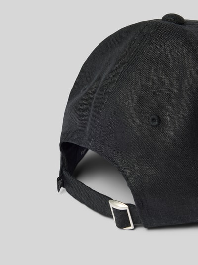 Produktfoto, Basecap aus reinem Leinen von Marc O'Polo in Schwarz, Flammgarn-Struktur, verstellbarer Riegel, Logo-Stitching