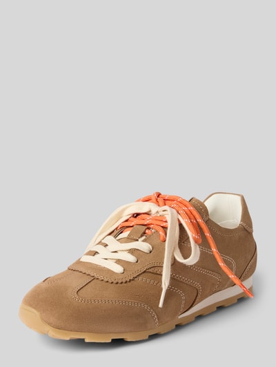 Produktfoto, Low Top Sneaker aus Veloursleder-Mix Modell 'FABIANA 4B' von Marc O'Polo, beżowy kolor, zaokrąglony nosek, płaski obcas, profilowana podeszwa, dwa różne sznurówki, optyka jednolita, skóra zamszowa