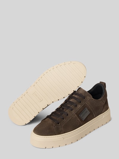 Produktfoto, Sneaker aus echtem Leder Modell 'Moose' von Antony Morato, bruine kleur, afgeronde pasvorm, vetersluiting, profielzool, hakhoogte maat 44: 4 cm, schachthoogte maat 44: 9 cm, schachtbreedte maat 44: 8 cm