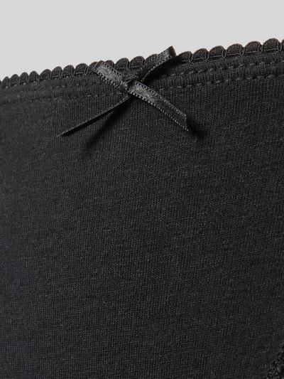 Produktfoto, String mit Spitzenbesatz von Jake*s Casual aus schwarzem Baumwoll-Elasthan-Mix, feine Struktur, elastischer Bund, Körpernahe Passform