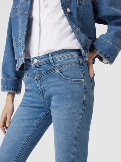 s.Oliver RED LABEL Caprijeans mit Gesäßtaschen Modell 'BETSY' Hellblau 3