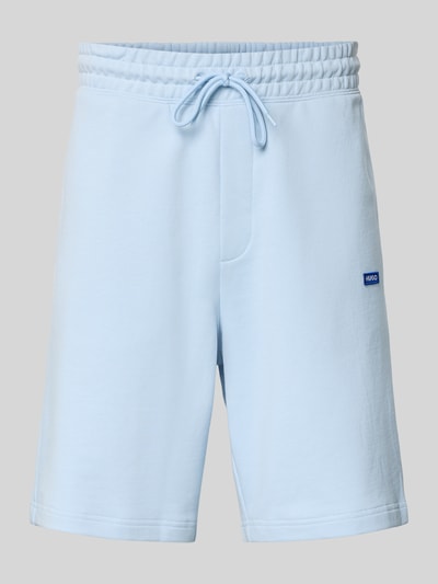 Produktfoto, Regular Fit Sweatshorts aus reiner Baumwolle Modell 'NASENSIO' von Hugo Blue, Optik: Unifarben, Label-Patch, Tunnelzug, elastischer Bundabschluss, seitliche Eingrifftaschen, Materialverarbeitung: Sweat, hellblaue glatte Oberfläche.