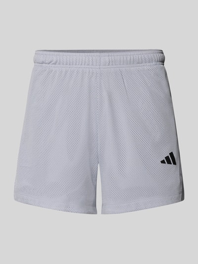 Produktfoto, Shorts mit Label-Print von adidas Training in Weiß, lockerer Schnitt, elastischer Bund, Bundweite 41 cm, Innenbeinlänge 12 cm