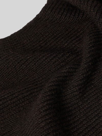 Productfoto, Schal aus Schurwoll-Mix mit Kaschmir-Anteil van Unio, rechthoekig, donkerbruin, gebreide textuur, garen uit Italië, made in Germany.
