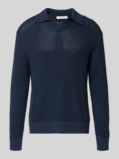 Produktfoto, dunkelblauer Relaxed Fit Strickpullover aus reiner Baumwolle Modell 'DERECK' von SELECTED HOMME, grob gestrickt, Hemdkragen, gerippte Abschlüsse, unifarben