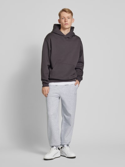 KARL KANI Sweatpants mit elastischem Bund und Viskose-Anteil Black 1