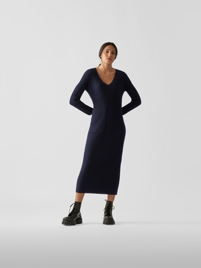 Lisa Yang Strickkleid mit V-Ausschnitt Marineblau 4