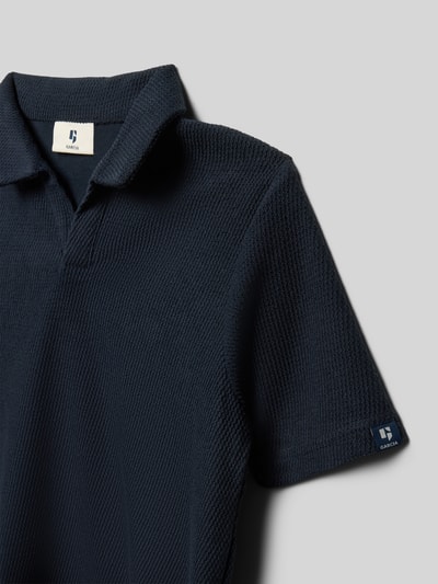 Productfoto, Regular Fit Poloshirt met structuurpatroon van Garcia, polokraag, korte mouwen, ruglengte maat 140: 54 cm, donkerblauw textuur.