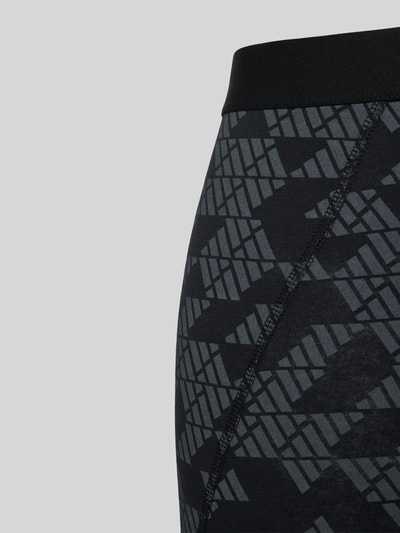 Männermodel trägt Trunks im 3er-Pack aus Baumwoll-Mix von adidas Sportswear, Optik: Unifarben, Logo-Print, elastischer Bundabschluss, Nahaufnahme Oberkörper.