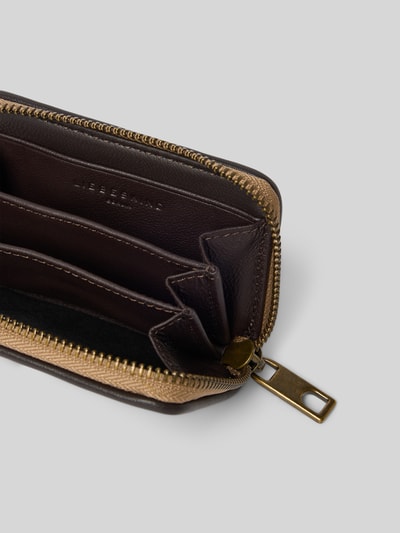 Productfoto, portemonnee met labelstitching model 'JUNO' van LIEBESKIND BERLIN met hoofdvak, ritssluiting en diverse vakken, dames.