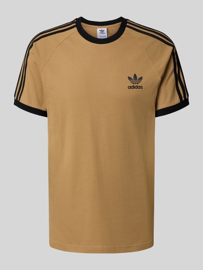 adidas Originals T-shirt z wyhaftowanym logo i okrągłym dekoltem Średniobrązowy 2