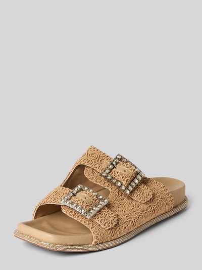 Produktfoto, Sandalette mit Ziersteinbesatz von ALMA EN PENA in Beige mit abgerundeter Spitze, Zierschnallen, Gummisohle, 3 cm Absatzhöhe