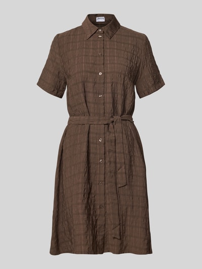 Produktfoto, Hemdblusenkleid aus Viskose-Lyocell-Mix mit Bindegürtel von Jake*s Casual, bruin, A-lijn, knielengte, knoopsluiting, structuurpatroon, overhemdkraag, ruglengte 98 cm, borstwijdte 36 cm, mouwlengte 24 cm